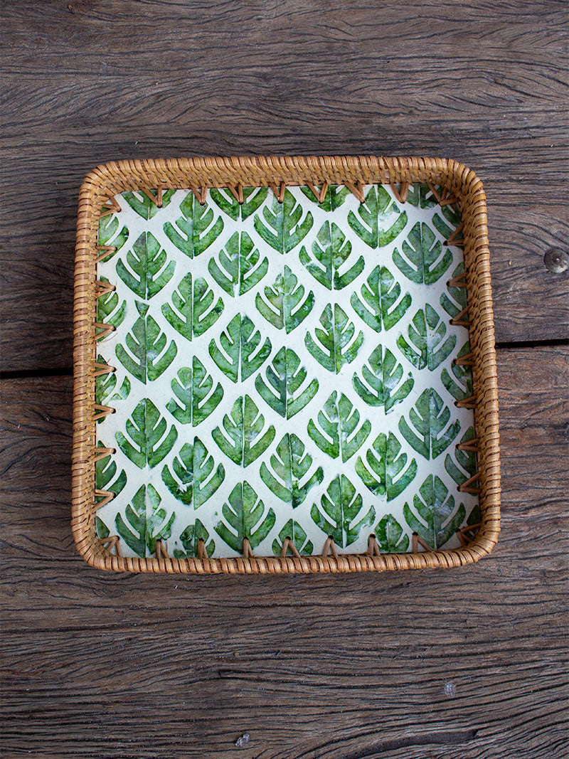 BANDEJA CUADRADA NÁCAR RATAN