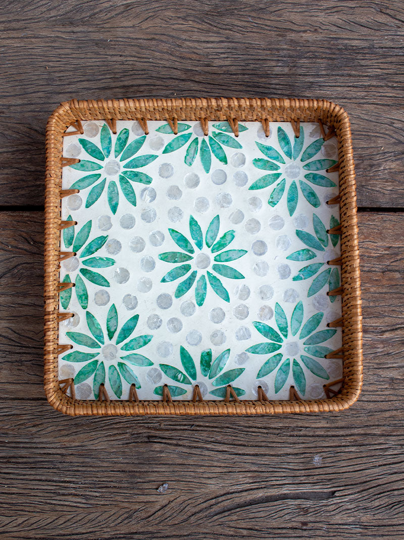 BANDEJA CUADRADA NÁCAR RATAN