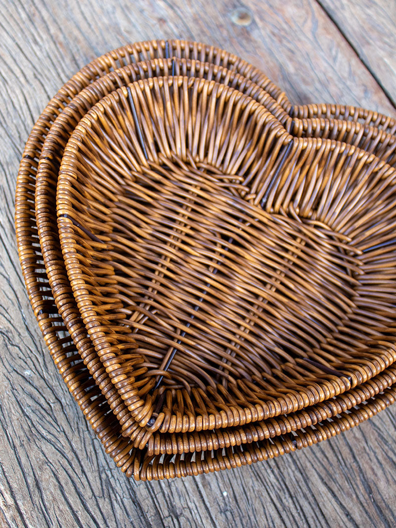 SET 3 BANDEJAS CORAZÓN MIMBRE